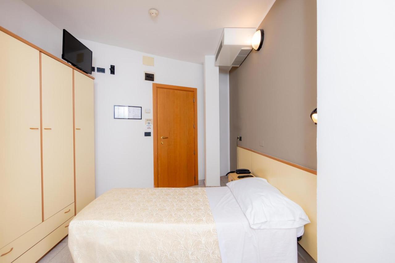 Hotel Galileo Rimini Exteriör bild